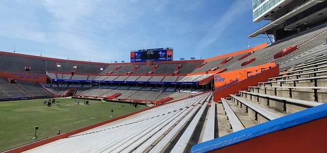 显的防守问 显的防守问